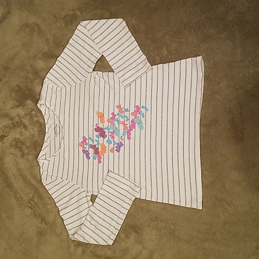 GarnetHill Kids L green cotton white w/gray stripe long sleeved tee butterflies